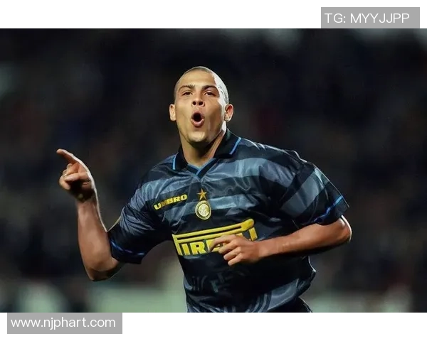 足球明星阶梯图鉴展示各大球星风采与成就的精彩瞬间与历史回顾